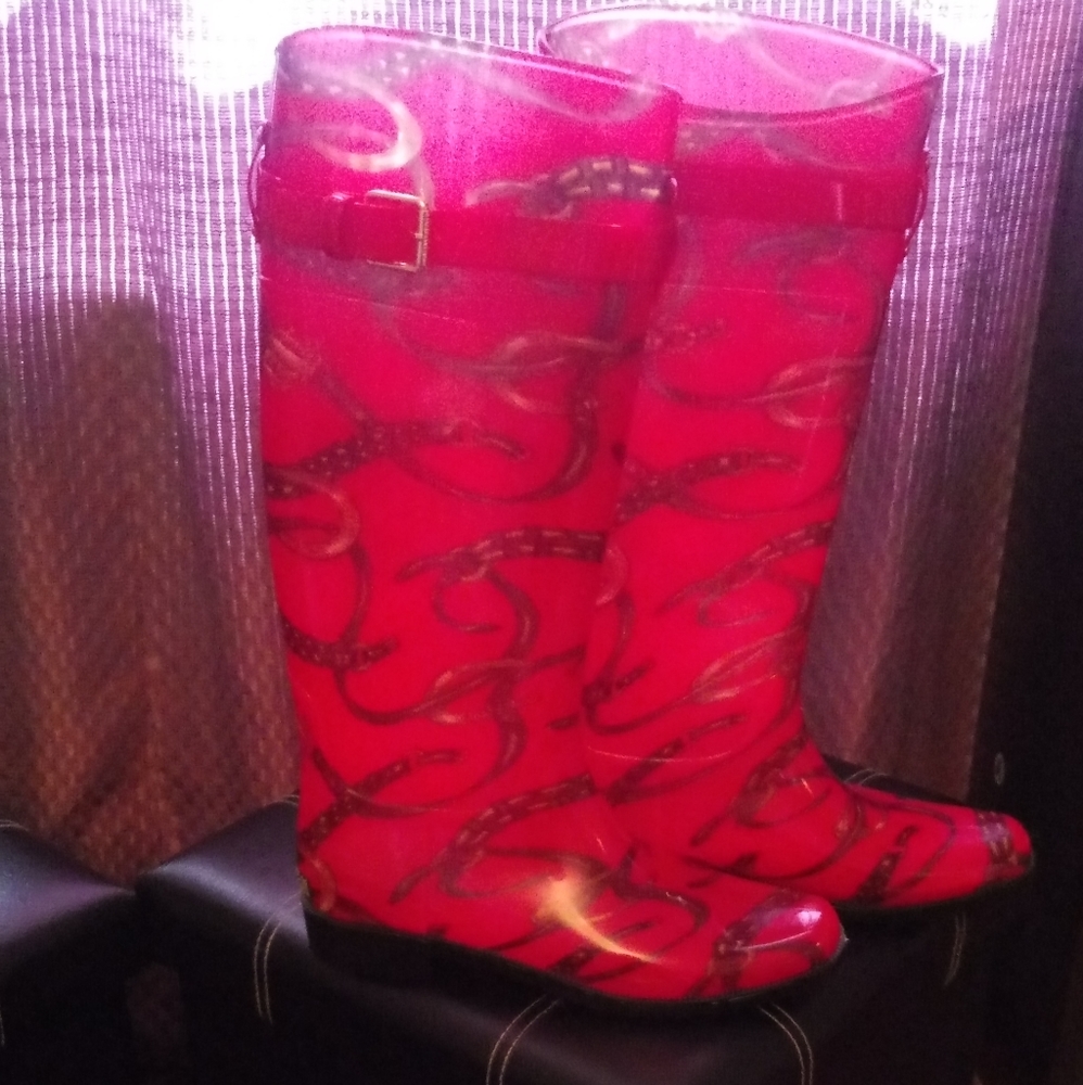 Boots - Picture 2 of 3